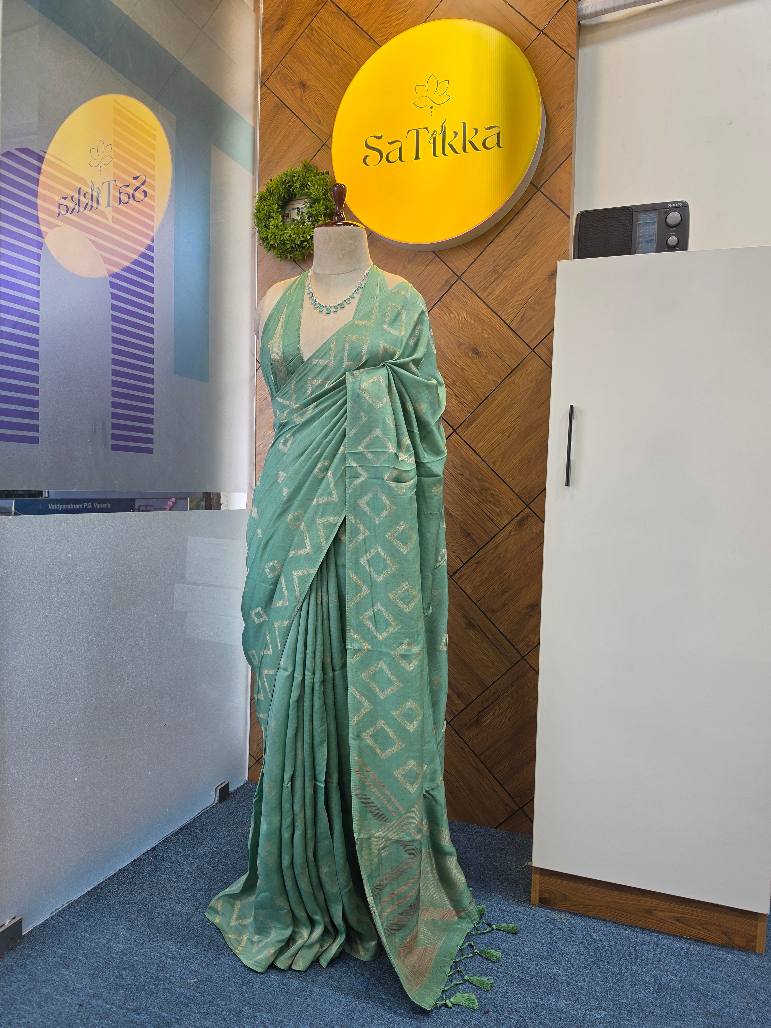 BOARDERLESS BLENDED SILK SAREE