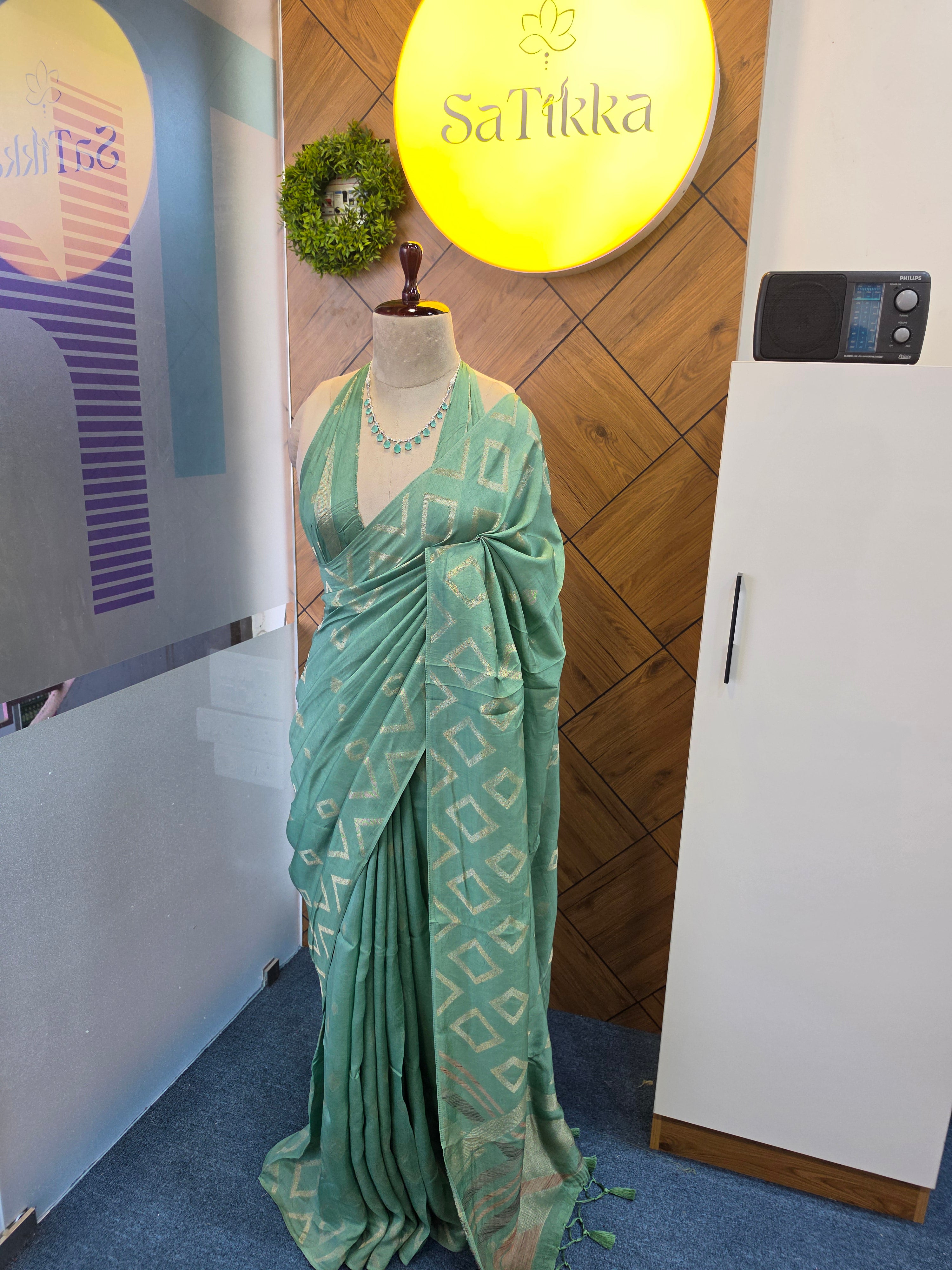 BOARDERLESS BLENDED SILK SAREE