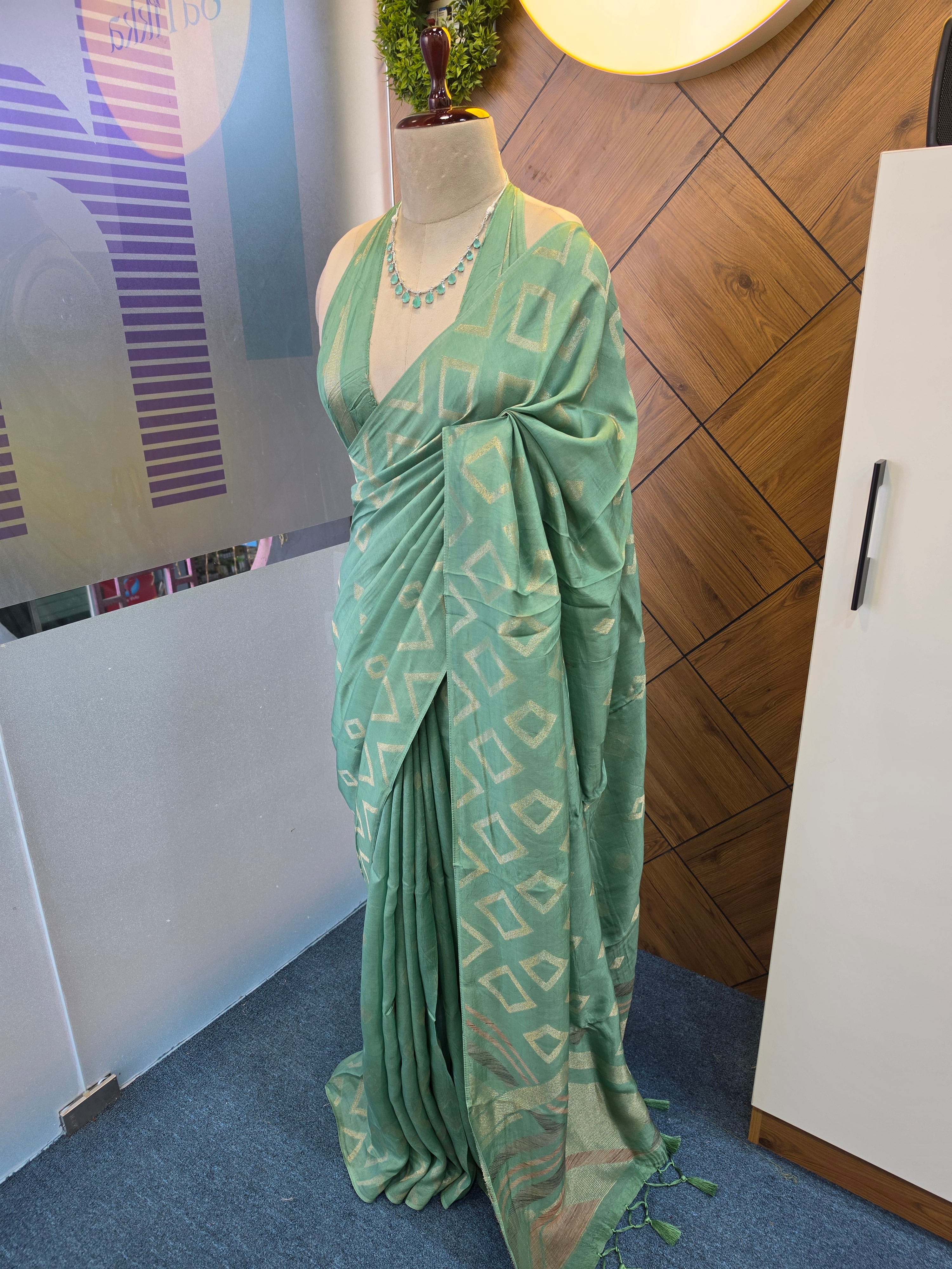 BOARDERLESS BLENDED SILK SAREE