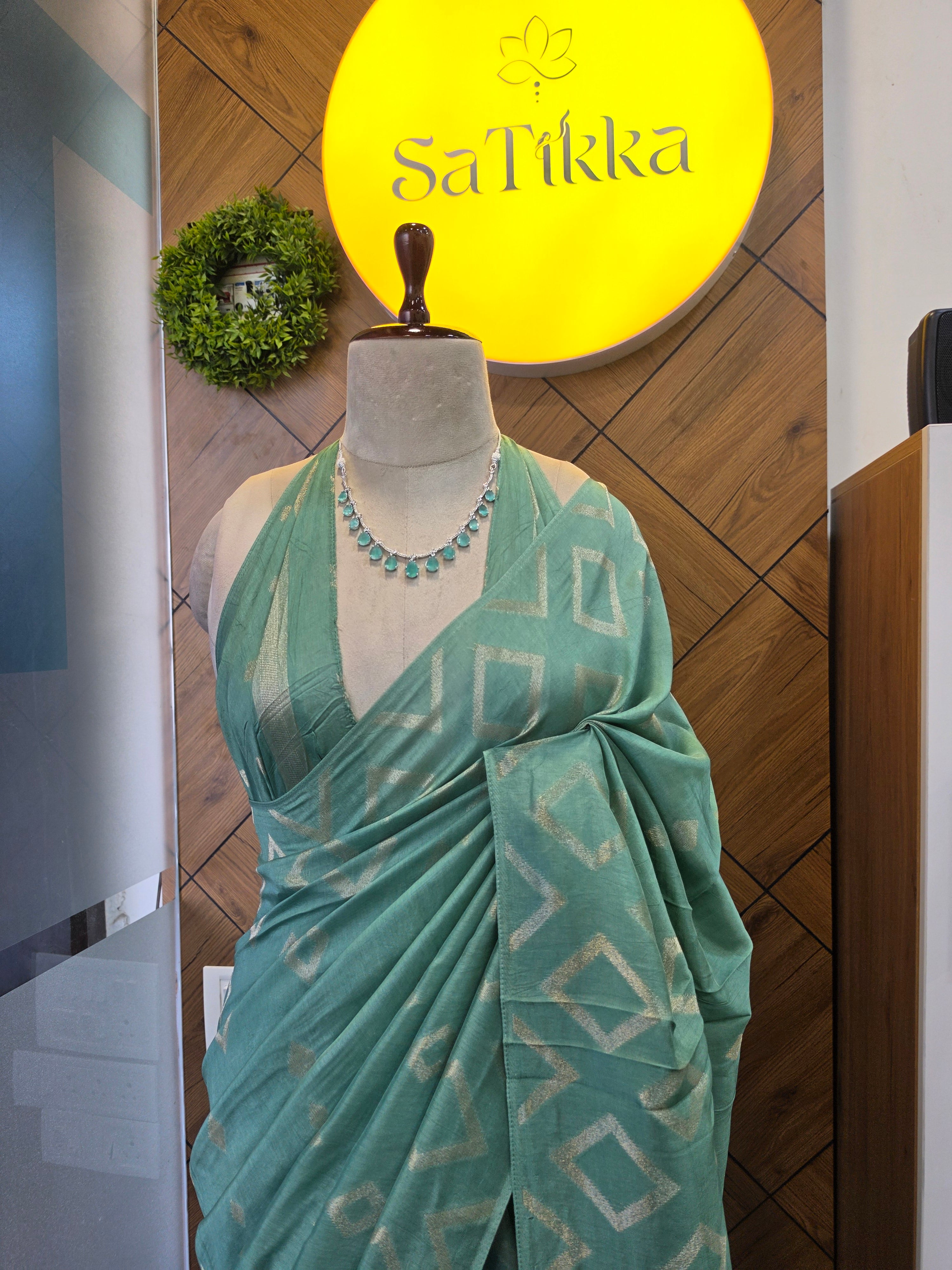 BOARDERLESS BLENDED SILK SAREE