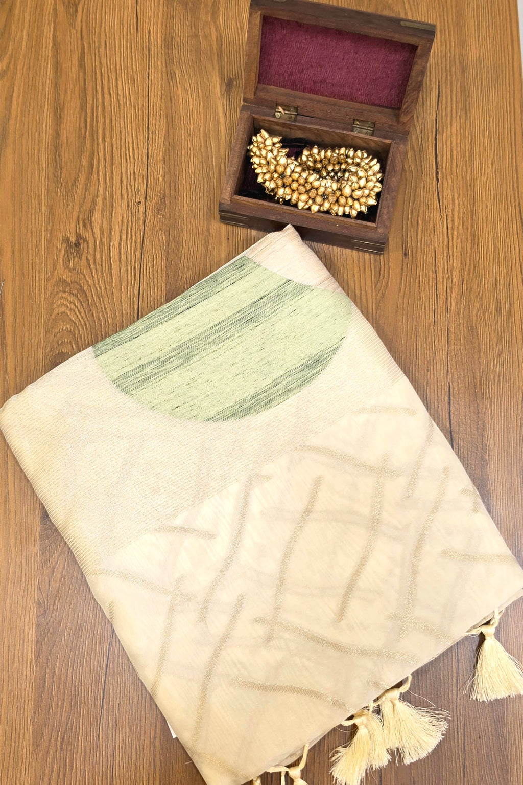 BOARDERLESS BLENDED SILK SAREE