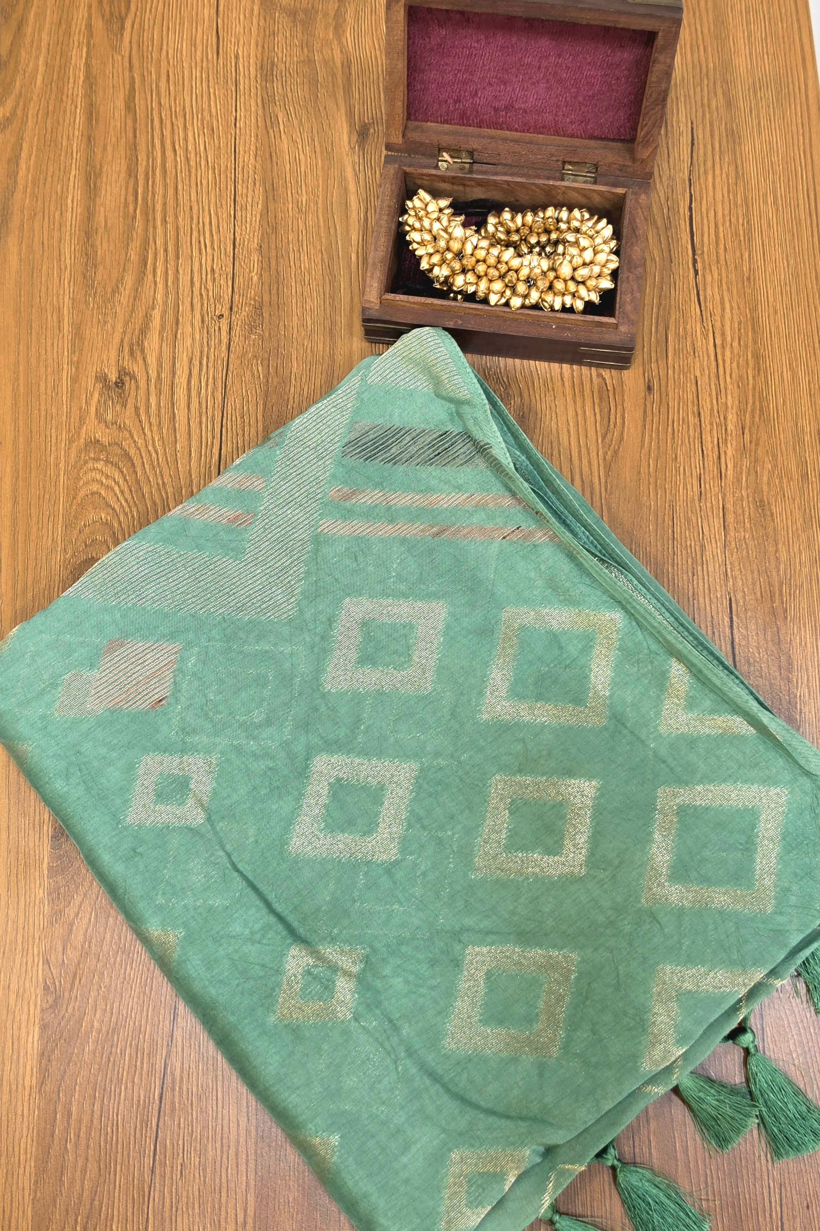 BOARDERLESS BLENDED SILK SAREE
