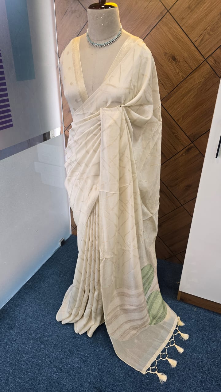 BOARDERLESS BLENDED SILK SAREE
