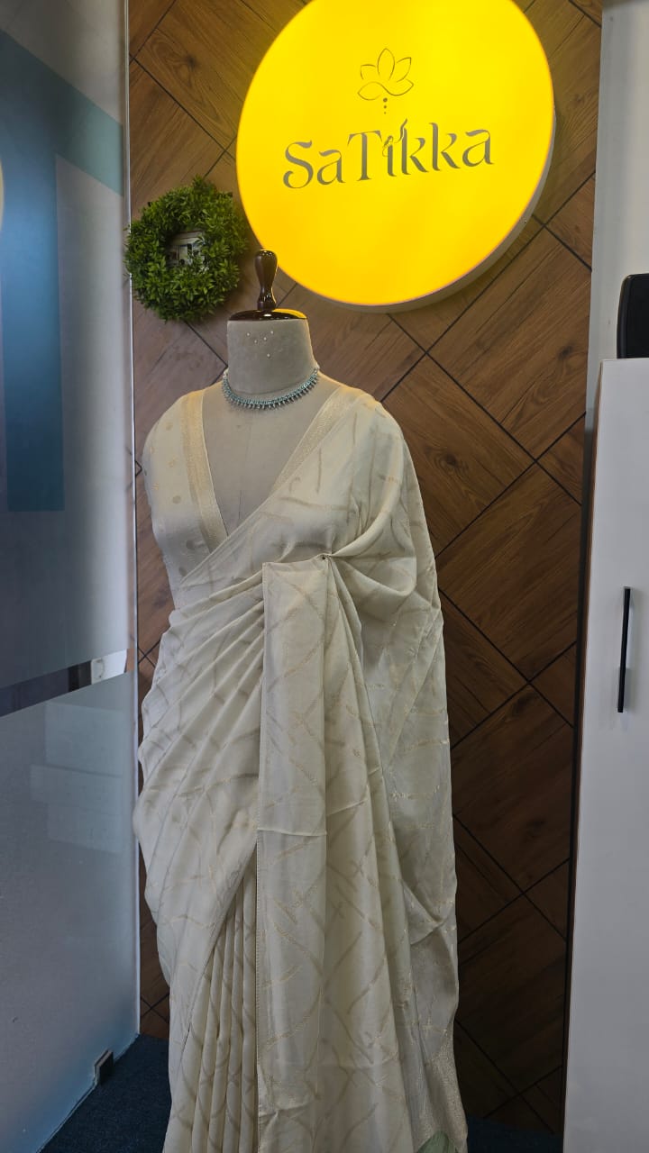 BOARDERLESS BLENDED SILK SAREE