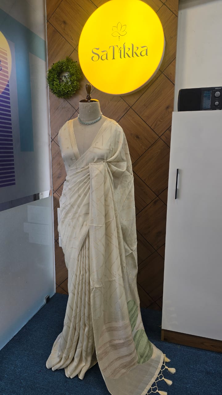 BOARDERLESS BLENDED SILK SAREE