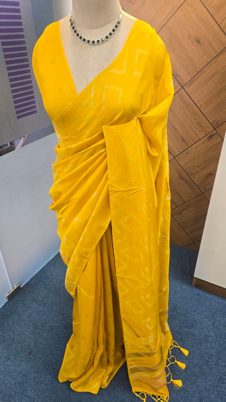 BOARDERLESS BLENDED SILK SAREE